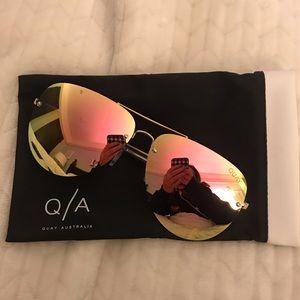 NWOT QUAY PINK AVIATOR SUNNIES ✨💘